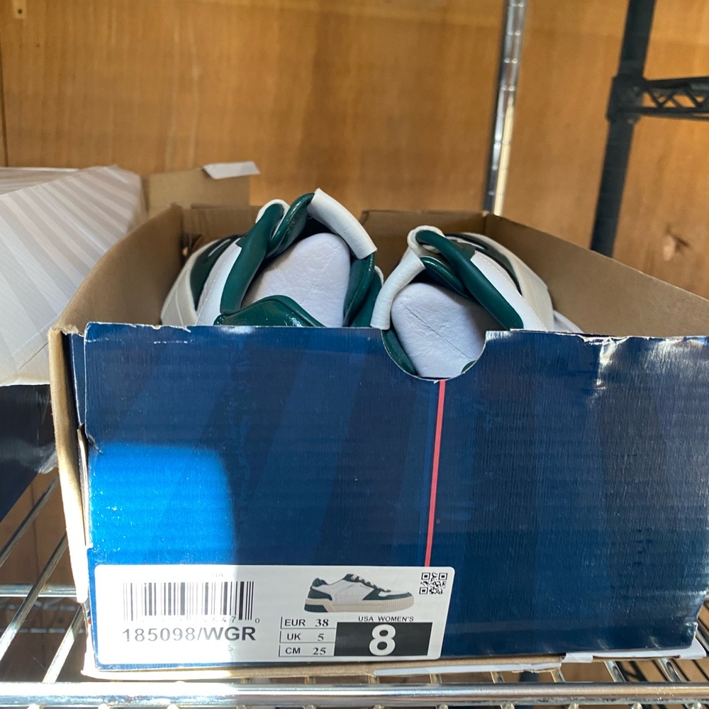 Skechers Women's Sneakers - White and Green